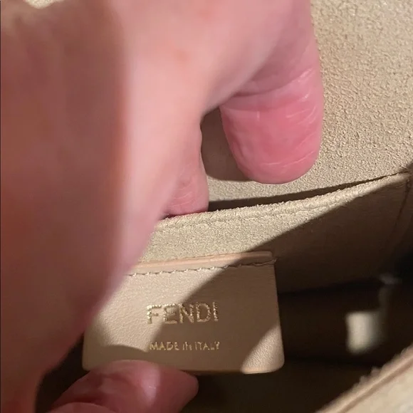 Beyond Stunning Fendi Kan I Leather Crossbody Bag - Picture 12 of 13